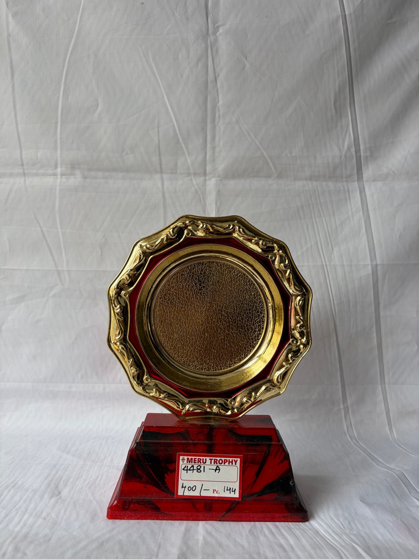 The gold octagonal 4481 plaque trophy with red marbled base and textured center for premium custom trophies and awards.