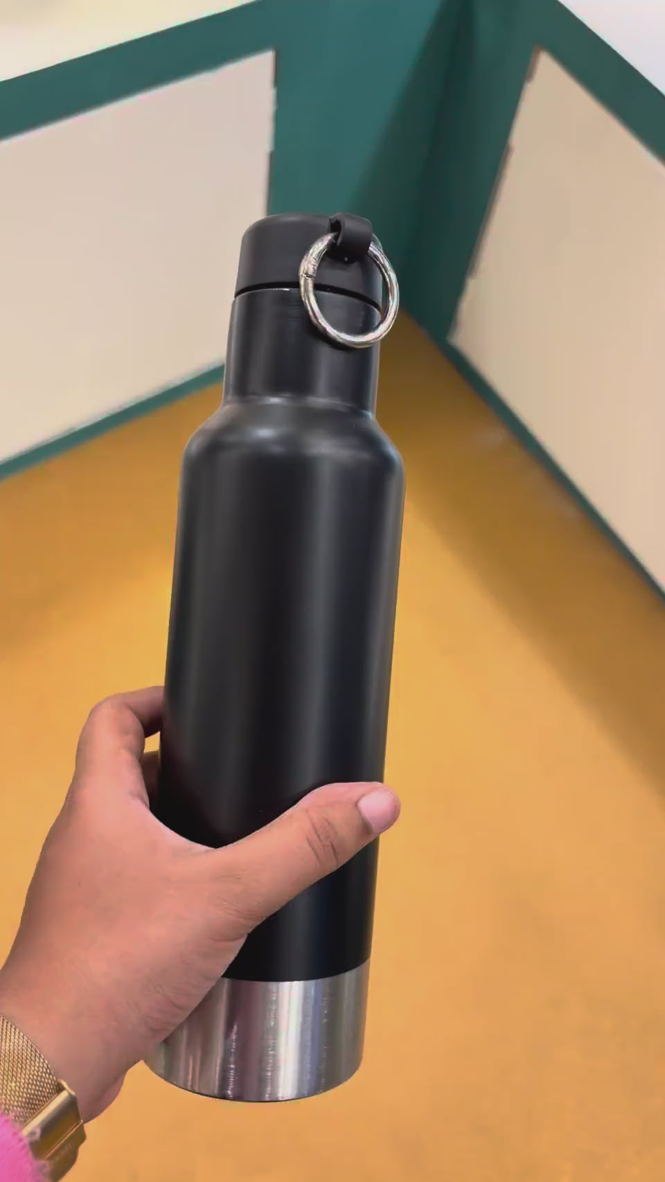 Vacuum Bottle with Ring Handle Lid - Black - warehouse photo
